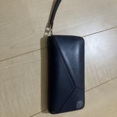 LOEWE ネイビー レザー 長財布 ストラップ付きのサムネイル