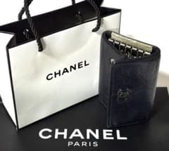 美品 ☆ CHANEL シャネル ☆ カメリア キーケース 6連 & ショッパー 美品 ☆ CHANEL シャネル☆6連 キーケース カメリアデザイン