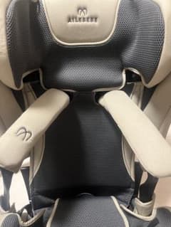 ATLEBEBE 車用チャイルドシート ベージュ/ブラックのサムネイル