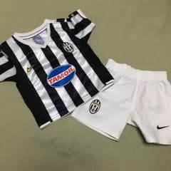 【専用】ナイキ ユヴェントス ユニフォーム 3〜6のサムネイル