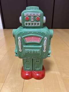 『レトロ』ロボットの鈍器で作られている貯金箱のサムネイル