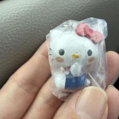 お値下げ‼️未開封‼️モンチッチ×ハローキティ めじるしアクセサリー キティのサムネイル