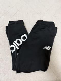 New Balance ロングパンツ ブラック ロゴ入りのサムネイル