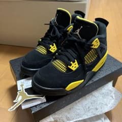 Nike Air Jordan 4 Retro "Thunder"のサムネイル