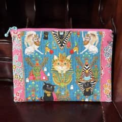 ハンドメイド フラットポーチ 虹猫本舗 - メルカリ