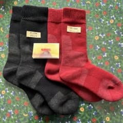 もちはた 保温靴下 2足セット 黒・赤のサムネイル