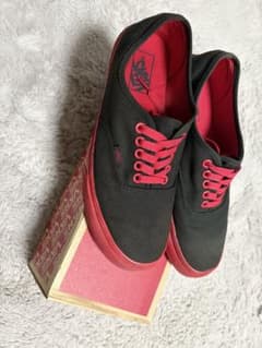 Vans オーセンティック スニーカー ブラック/レッドのサムネイル