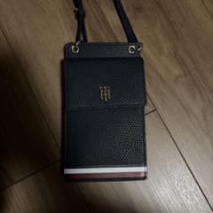 TOMMY HILFIGER スマホショルダーバッグ ネイビーのサムネイル
