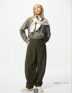 ユニクロ　ジャージーバレルレッグパンツ　オリーブ　Mのサムネイル