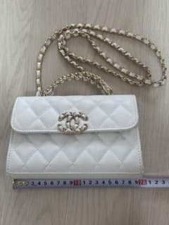 CHANEL ノベルティー チェーンショルダーバッグ ホワイト 美品 - メルカリ