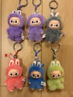 POP MART ラブブのサムネイル