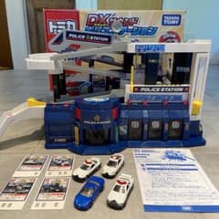 トミカ DXサウンドポリスステーション 警察カード4枚 パトカー4台付き
