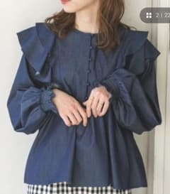 SLURR　シャンブレーフリルブラウス　インディゴブルーのサムネイル
