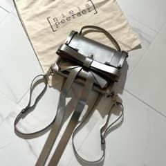 極美品✨ niels peeraer リュック シルバー ターンロック 極美品✨ niels peeraer リュック シルバー ターンロック - メルカリ