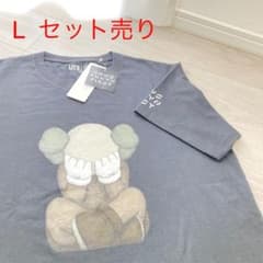 dat様専用　ユニクロ　カウズ　コラボ　黒Tシャツ　白Tシャツのサムネイル