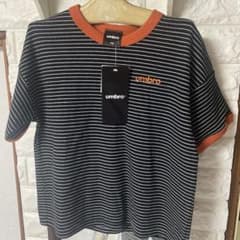 新品しまむらumbro ストライプ 黒オレンジTシャツ 100のサムネイル
