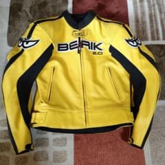 BERIK 2.0 ジャケット イエロー/ブラック 未使用BERIK 2.0 バイクジャケット イエロープロテクター入、交換可能