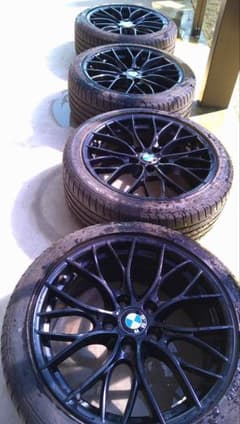 BMW純正アルミホイール（ブラック）とタイヤ（グッドイヤー）のサムネイル