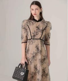 Leja パイピングハイネック花柄ラメレースワンピースドレス - メルカリ