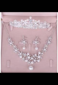 新品 未使用❤️ウェディング❤️ティアラ ネックレス ピアスのサムネイル