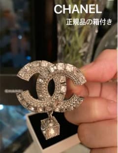 【美品】　CHANEL クリスタルブローチ　キューブが揺れる　お洒落+箱付きのサムネイル