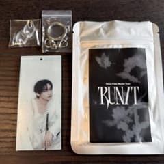 リノ RUNIT シークレット アクリルキーリング スキズ straykidsのサムネイル
