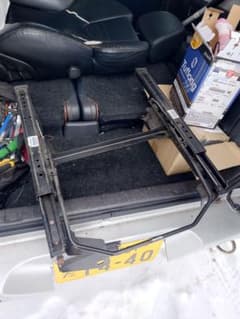 ランドクルーザー70 RECARO シートレール 右側のサムネイル