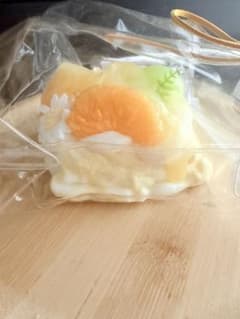 フルーツケーキ スクイーズのサムネイル