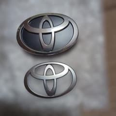 トヨタ ヤリスクロス純正 エンブレム 2点セットのサムネイル