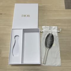 Dior ヘアブラシ ホワイト 専用ポーチ付きのサムネイル