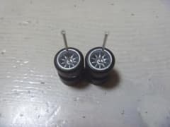 ミニカー用 交換タイヤ 2セット 車軸付き 1/64 ①のサムネイル