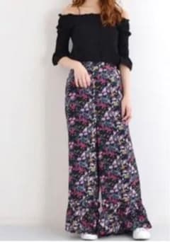 メルロー merlot ボタニカル花柄フレアパンツ 紺のサムネイル