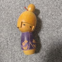 昭和レトロ】創作こけし 紫の着物 花柄 木製 民芸品 - メルカリ