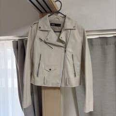 ZARA フェイクレザージャケット ホワイト Mのサムネイル