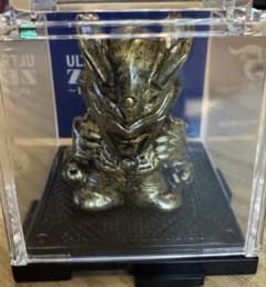 限定指人形 ウルトラマンゼロ15thアニバーサリーゴールドver. ケース付きのサムネイル