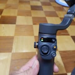 DJI Osmo Mobile 位 スタビライザーのサムネイル