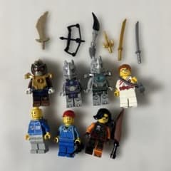 レゴミニフィグ　6体セット　武器つきのサムネイル