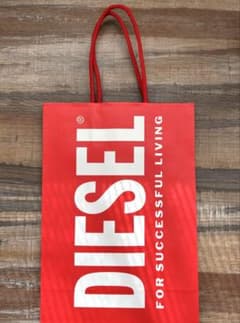 DIESEL 赤色 ロゴ入り紙袋のサムネイル