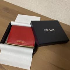 PRADA プラダ 財布　赤のサムネイル