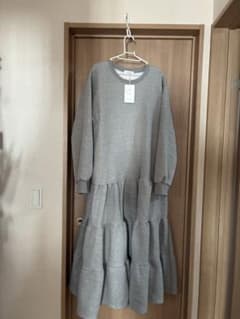 PLUS OTOHA プラスオトハ ティアードワンピース グレー - メルカリ