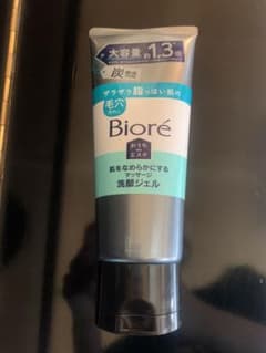 ビオレ　おうちdeエステ　洗顔ジェル　炭のサムネイル