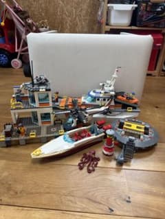 LEGO CITY 60167 ヘリコプターと基地セットのサムネイル