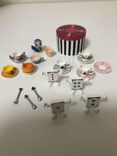 リーメント  おとぎの国の食器たちのサムネイル
