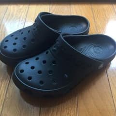 柚幸mama様専用 クロックス 黒 W7 美品のサムネイル