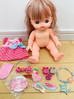 メルちゃん人形本体　小物付きのサムネイル