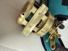 Shimano Calcutta Jolt ゴールドベイトリール - メルカリ