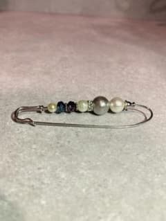 《再販》ハンドメイド ⑤シルバー カブトピン 結婚式 パーティのサムネイル