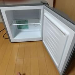 32L小型中古冷凍庫ですのサムネイル