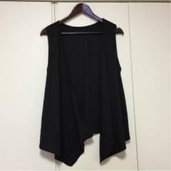 黒のベストのサムネイル