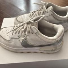 NIKE スニーカーのサムネイル